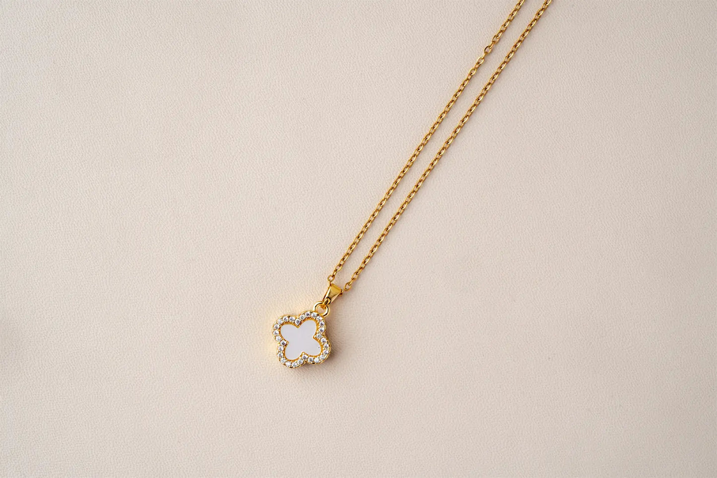 NoirBlanc Clover Necklace