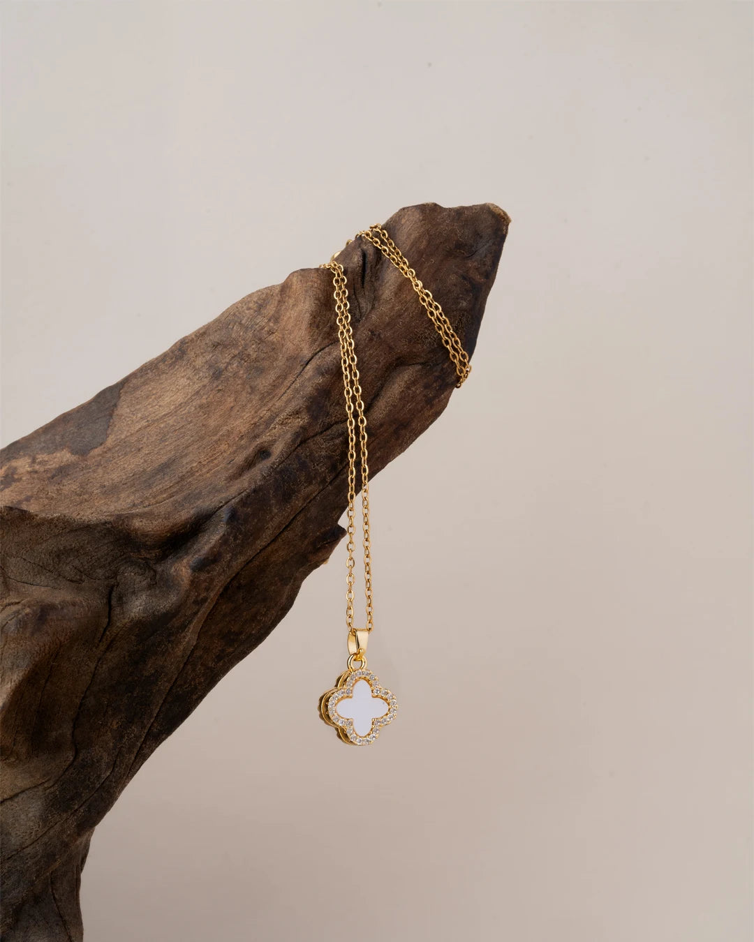 NoirBlanc Clover Necklace