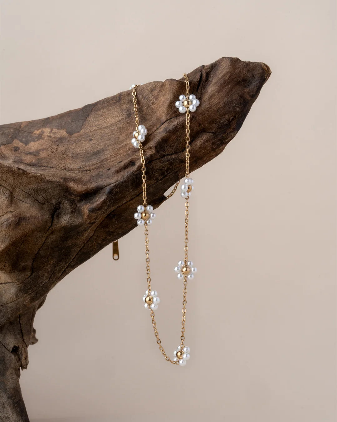 Pearla Daisy Necklace