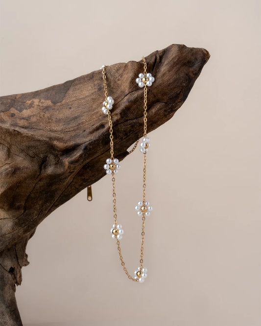 Pearla Daisy Necklace
